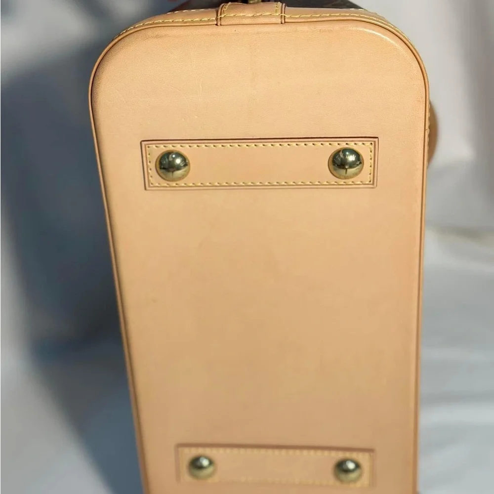 Louis Vuitton Monogram Alma PM - Picture 8 of 11